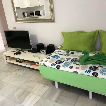 Apartamento Ground Floor No 5 With Fantastic Heated Pool Close To The Sea, Gardensite Arona (Tenerife)