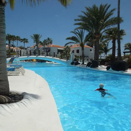 Ground Floor No 5 With Fantastic Heated Pool Close To The Sea, Gardensite Apartamento Arona (Tenerife)