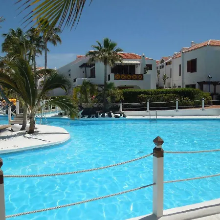 Ground Floor No 5 With Fantastic Heated Pool Close To The Sea, Gardensite شقة *